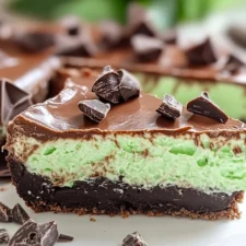No-Bake Mint Chocolate Cheesecake Pie: A Refreshing and Indulgent Dessert