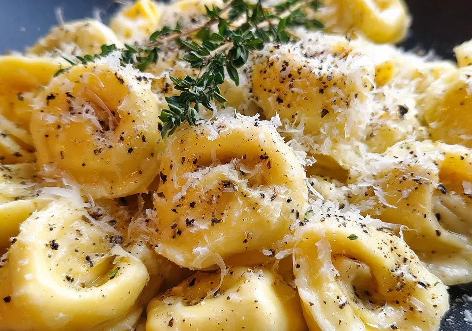 Skillet Cacio e Pepe Tortellini