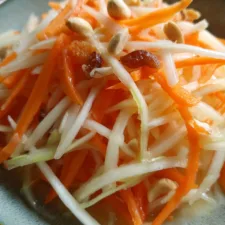 Green Papaya & Carrot Salad: A Refreshing Delight